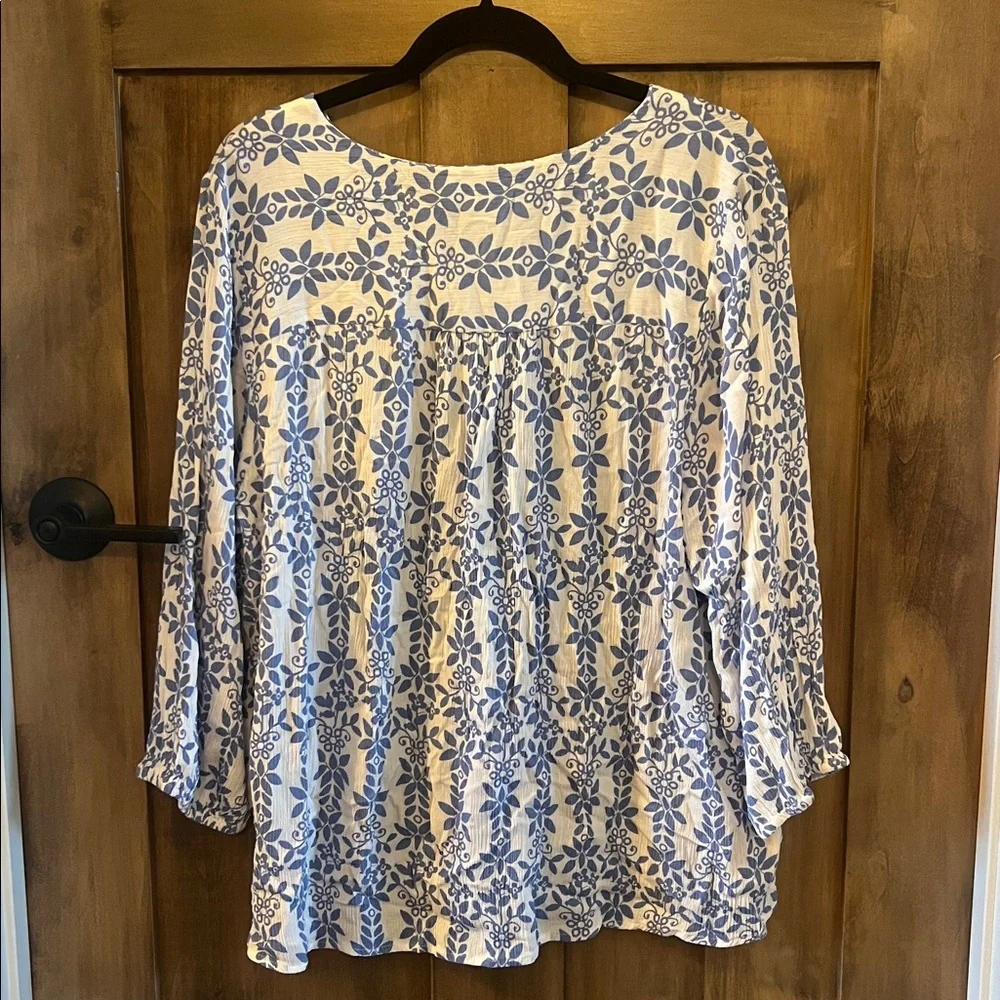 Skies are Blue Patterned Blouse - Picture 6 of 7